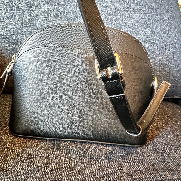 Kate Spade Crossbody Purse in Like New Condition - Picture 6 of 11